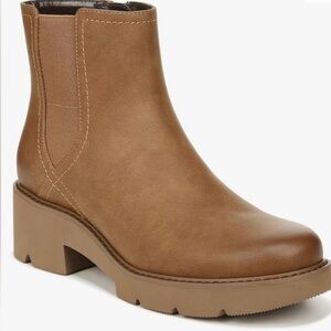 NEW Naturalizer Women’s Cade Lug Sole Chelsea Bootie Chestnut Size 9 NIB
